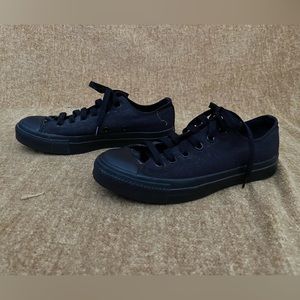 Converse Low Top Women’s (Black)